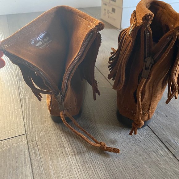 Minnetonka Hi Top Back Zip Boot - Picture 5 of 8